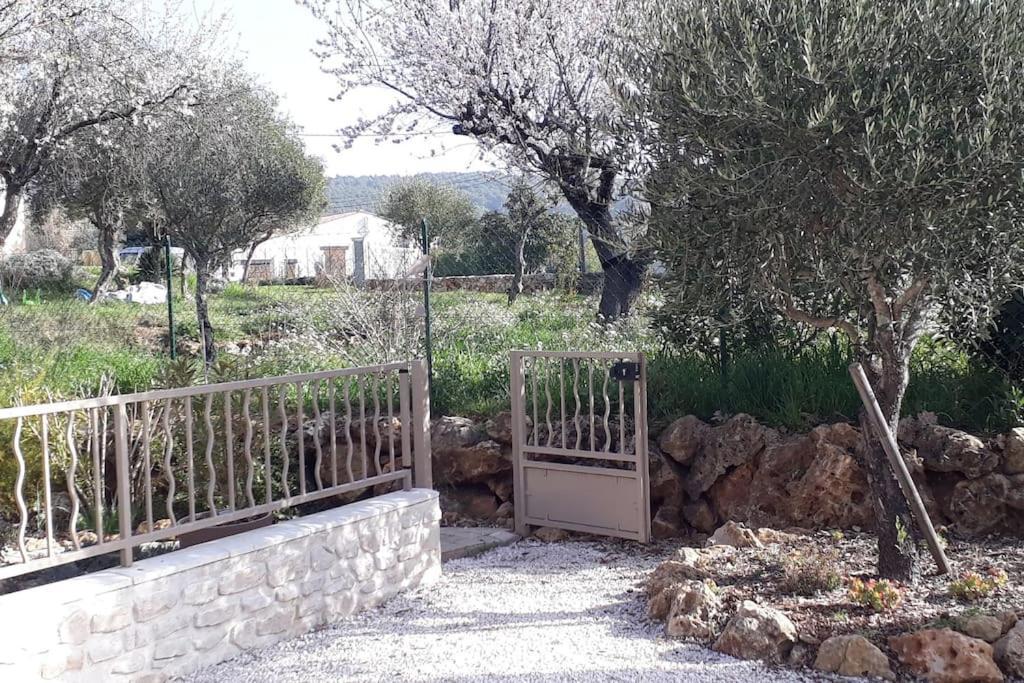 Maison 2 Ou 4 Personnes Jardin Parking Les Amandiers Lorgues Exterior photo